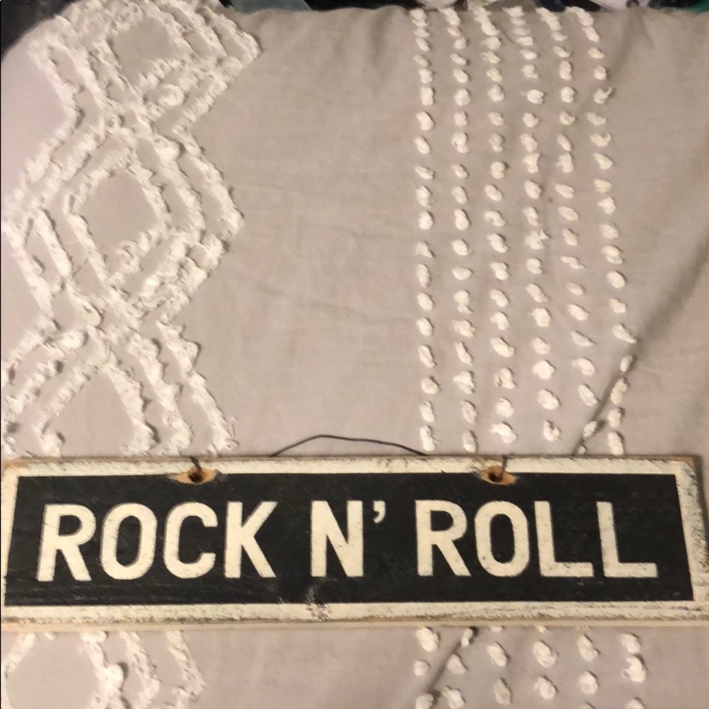 Rock n roll brandy Melville sign